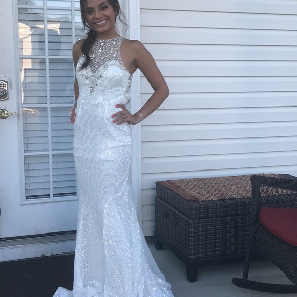 Dress - Picture 4 of 4